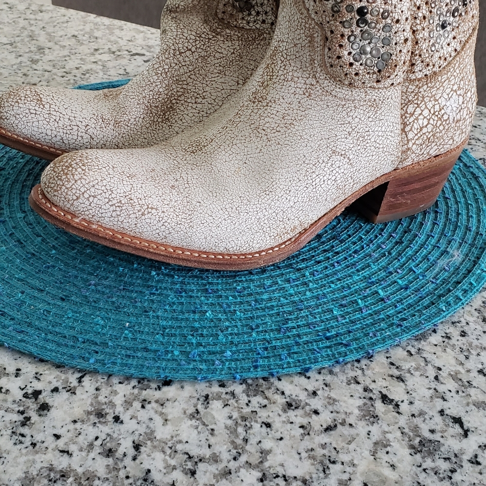 Shoes - Picture 8 of 8